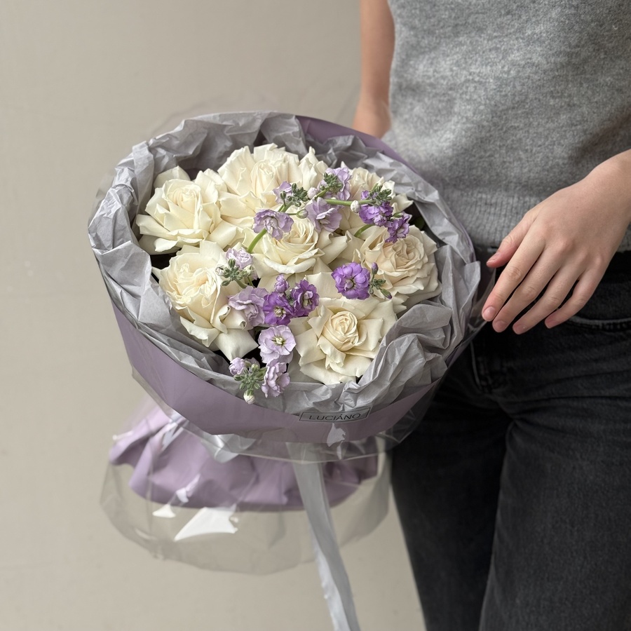 Дуо букет из французских роз и маттиолы