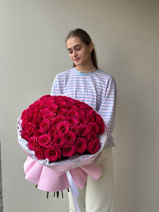 Моно букет из роз Gotcha - 65 шт