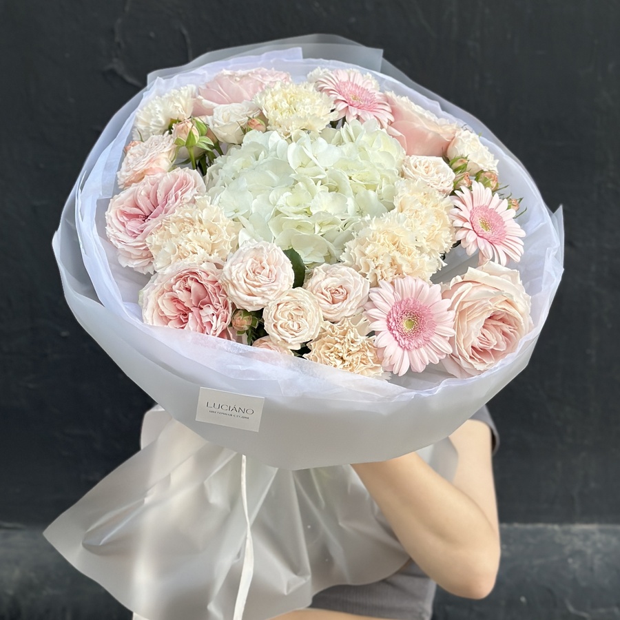 Авторский букет с премиальными сортами роз