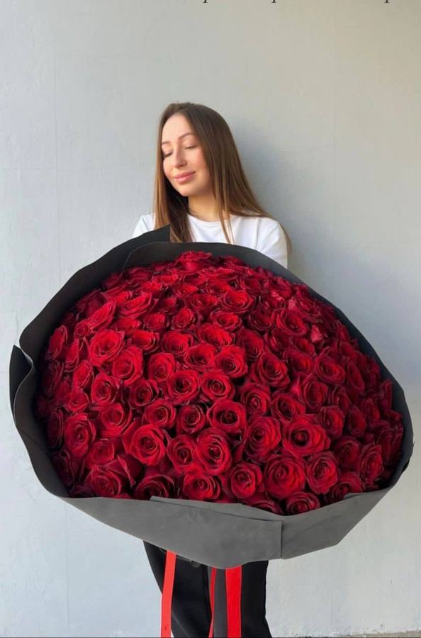 Моно букет из 151 розы