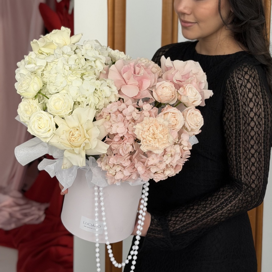 Авторская композиция в бело-розовой гамме