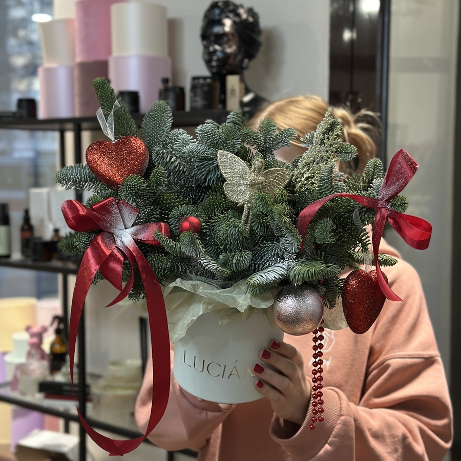 Композиция из нобилиса с бантами