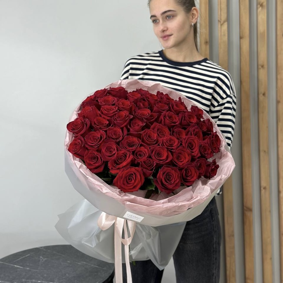 Моно букет из красных роз Explorer - 51 шт